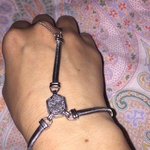 Kendra Scott Hand bracelet